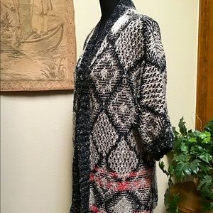 BLUE TIQUE, fantastic looking sweater, black and very light tan, 3/4 Sleeve